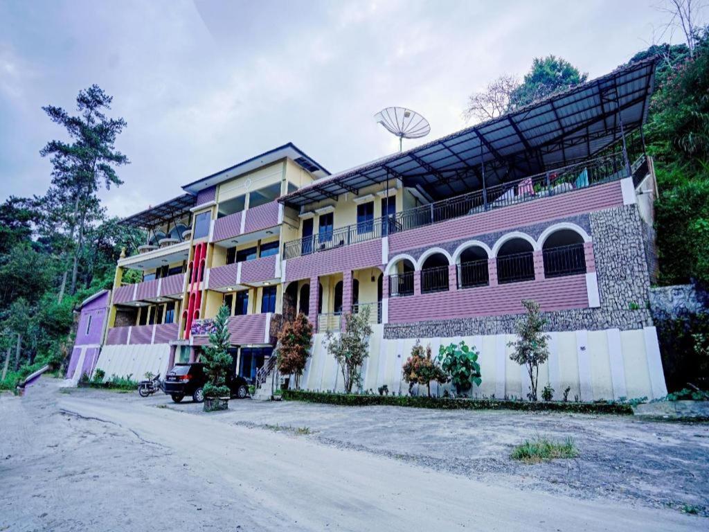 Oyo 90331 Hotel Toba Shanda Parapat Zewnętrze zdjęcie